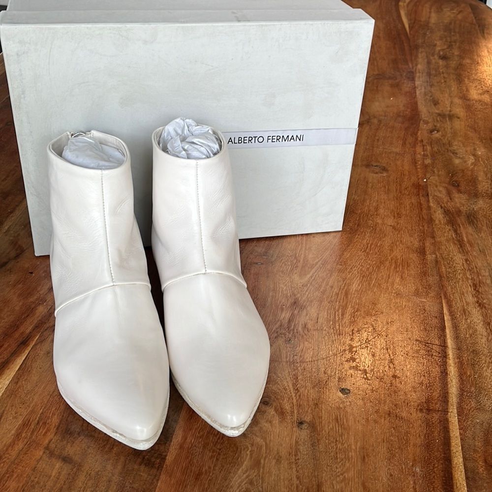 Alberto Fermani White Leather Booties, Size 6.5